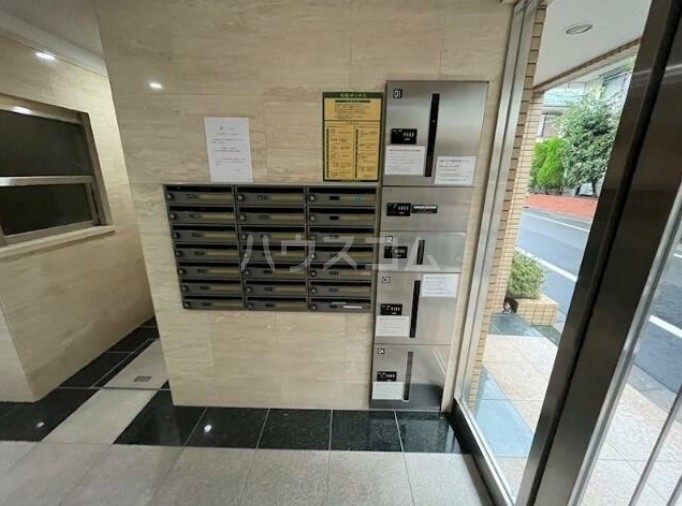 24/24 エントランス