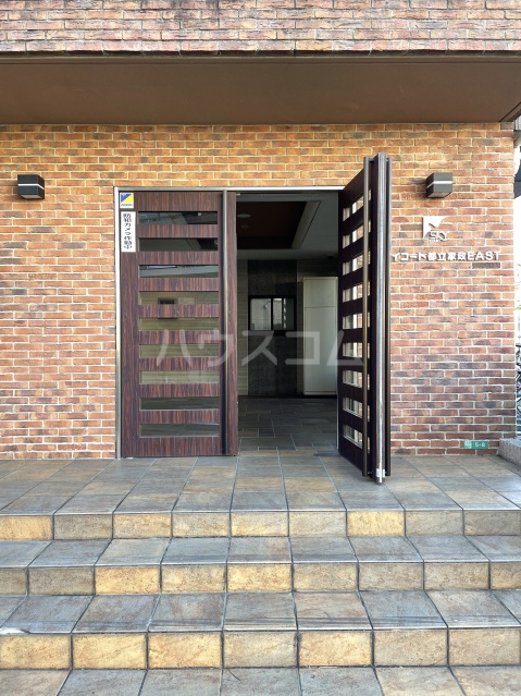 23/30 エントランス