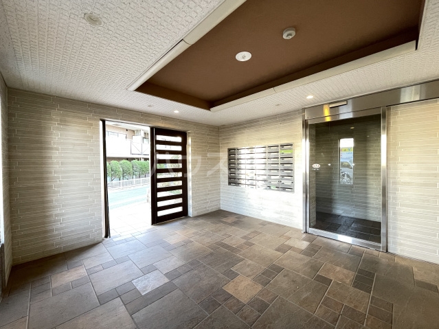 24/30 エントランス