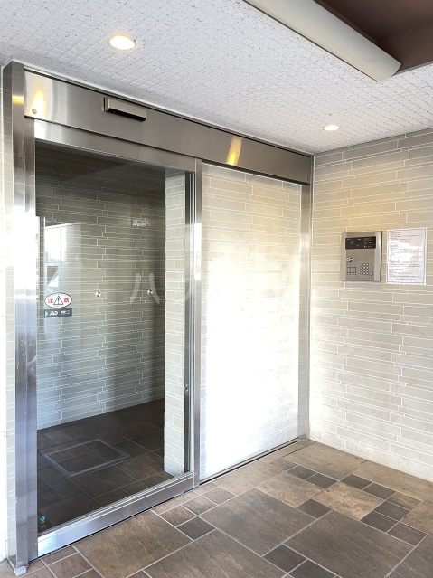 25/30 エントランス