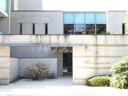 20/21 エントランス