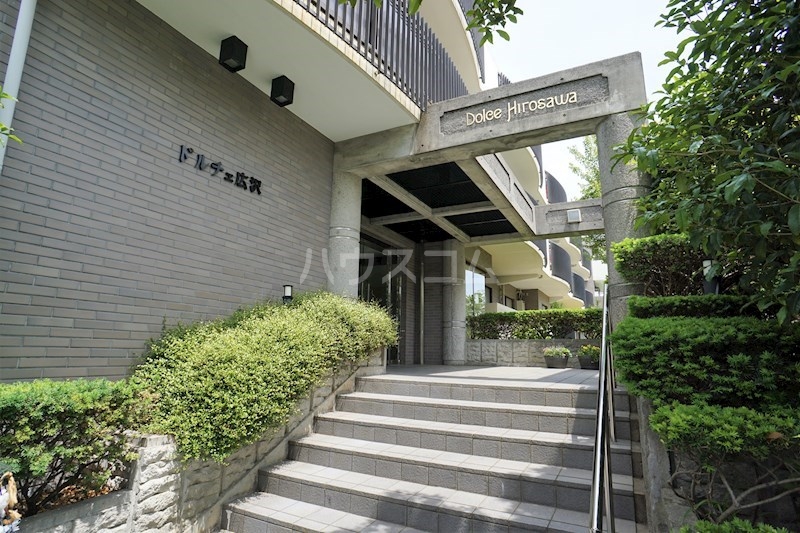 24/30 エントランス