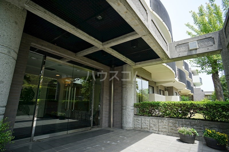 25/30 エントランス