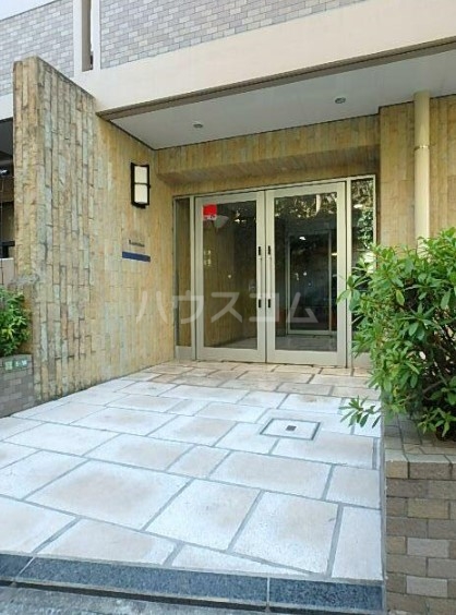 24/30 エントランス