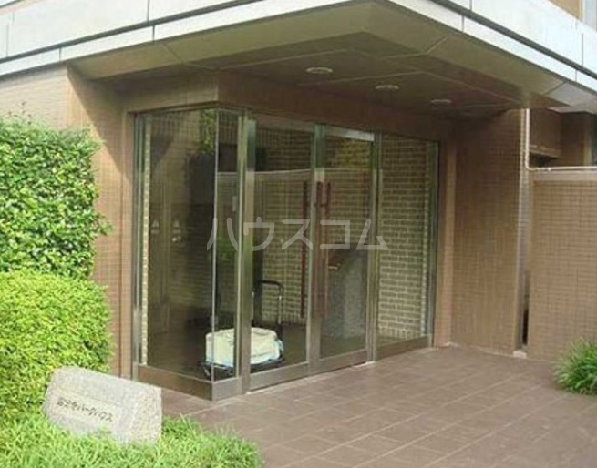 23/30 エントランス