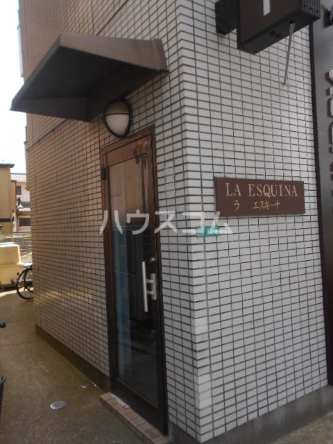 23/30 エントランス