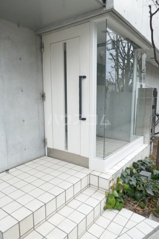 16/23 エントランス