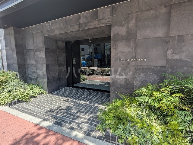 24/28 エントランス