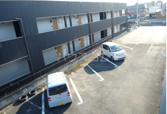 14/14 駐車場