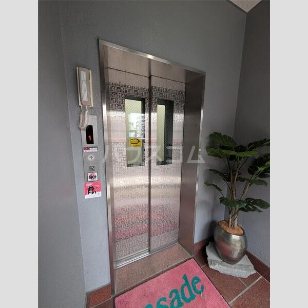 3/7 エントランス