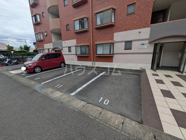 20/28 駐車場