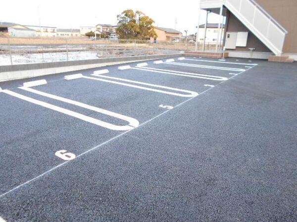 16/18 駐車場