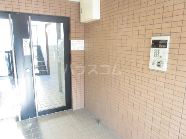 21/25 エントランス