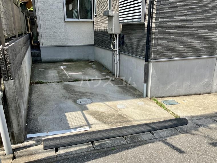 18/28 駐車場