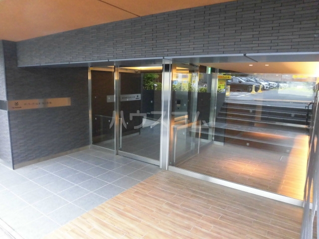 19/23 エントランス