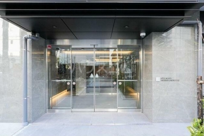 16/18 エントランス