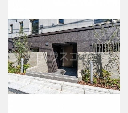 18/26 エントランス