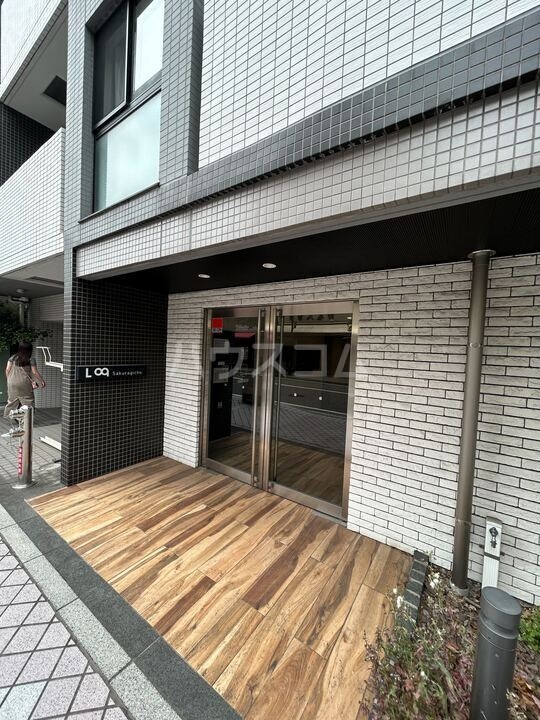 17/25 エントランス