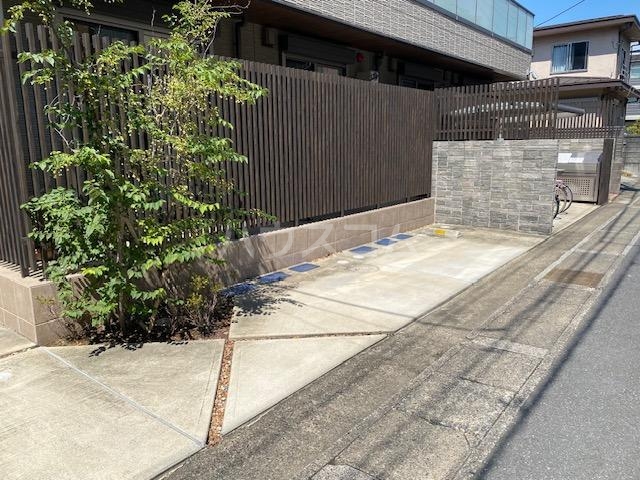 18/21 駐車場