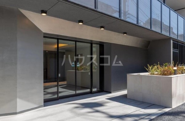 25/30 エントランス