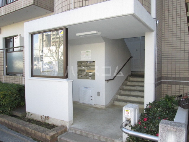 28/30 エントランス