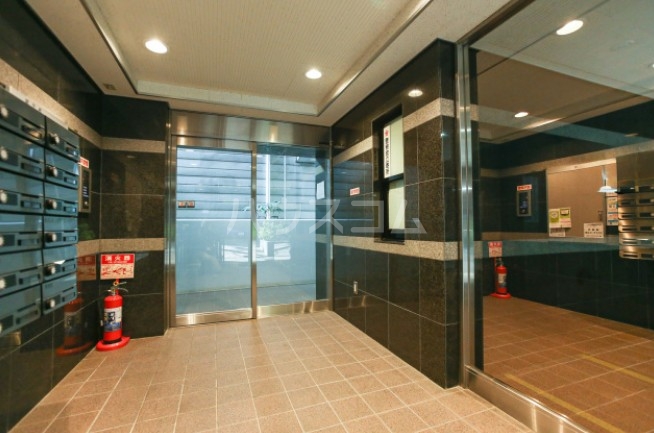 19/20 エントランス