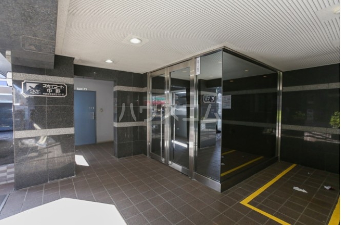 18/20 エントランス