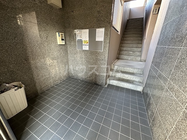 14/22 エントランス