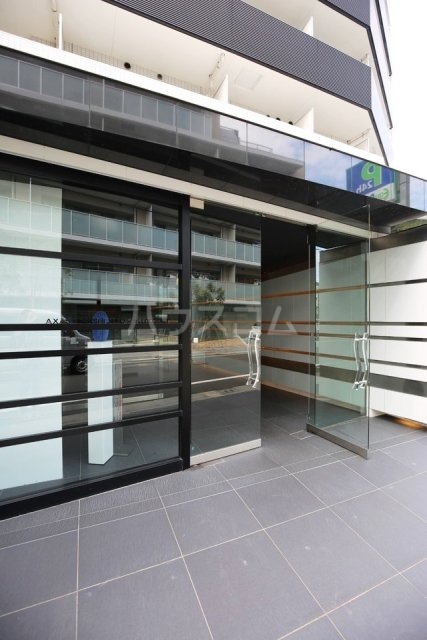 28/30 エントランス