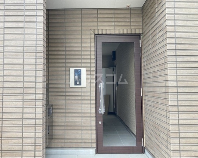 13/16 エントランス