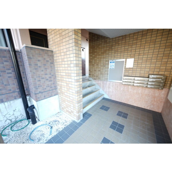 17/26 エントランス