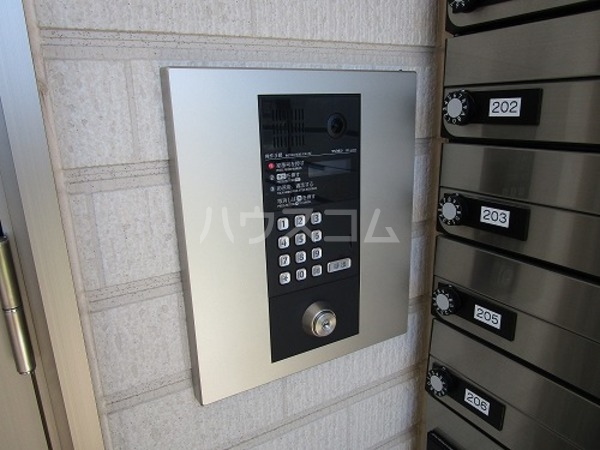 22/25 エントランス