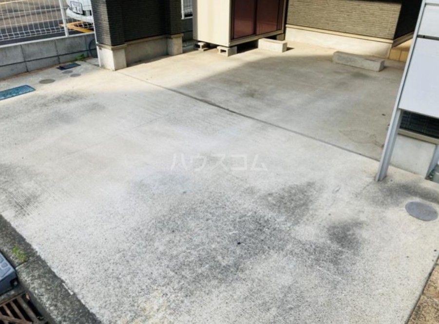 18/18 駐車場