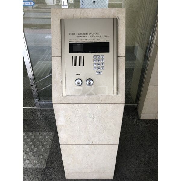 21/30 エントランス