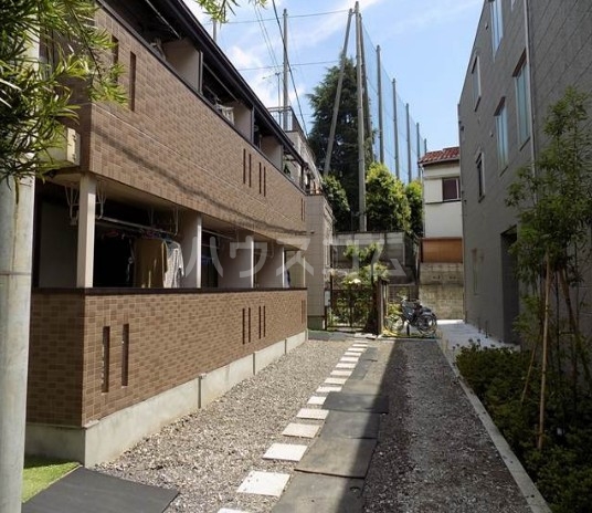 23/25 エントランス