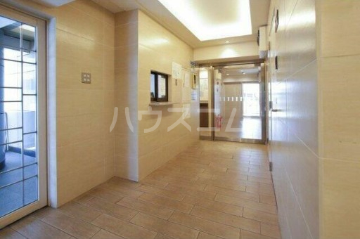 16/25 エントランス