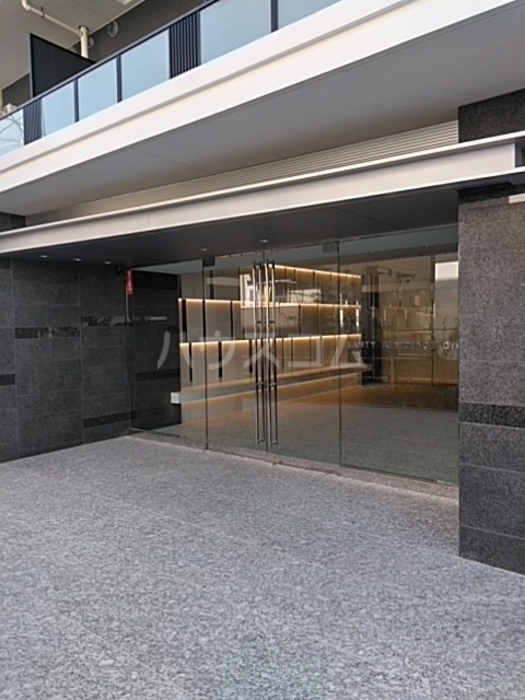 23/30 エントランス