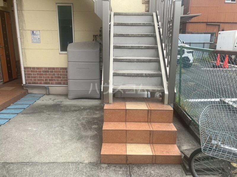 2/4 エントランス