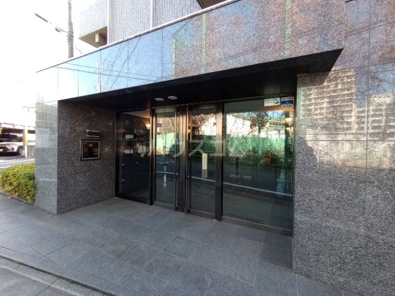 16/23 エントランス