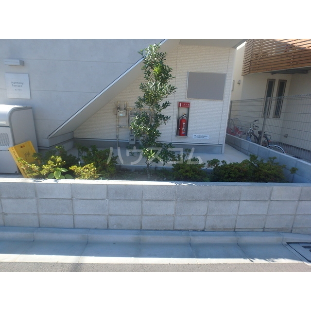 26/30 エントランス