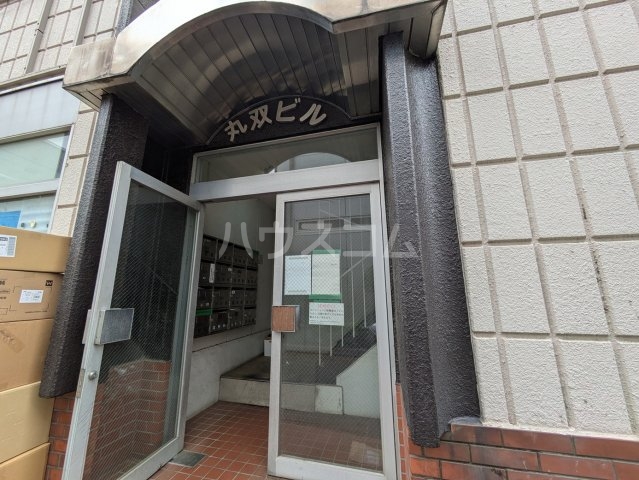 23/30 エントランス