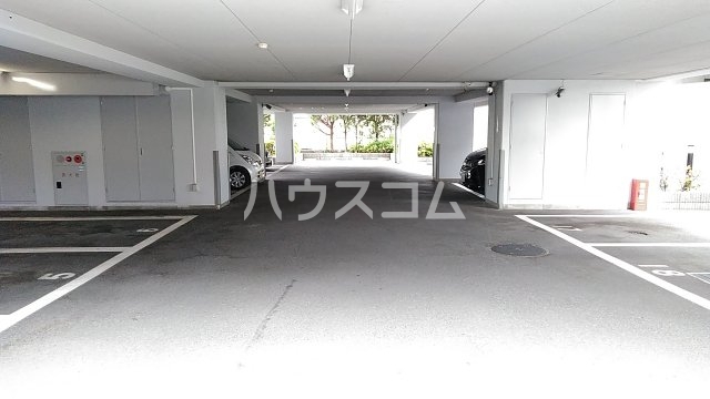 18/27 駐車場