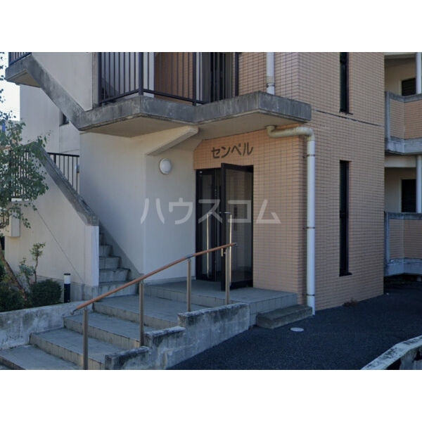 16/21 エントランス