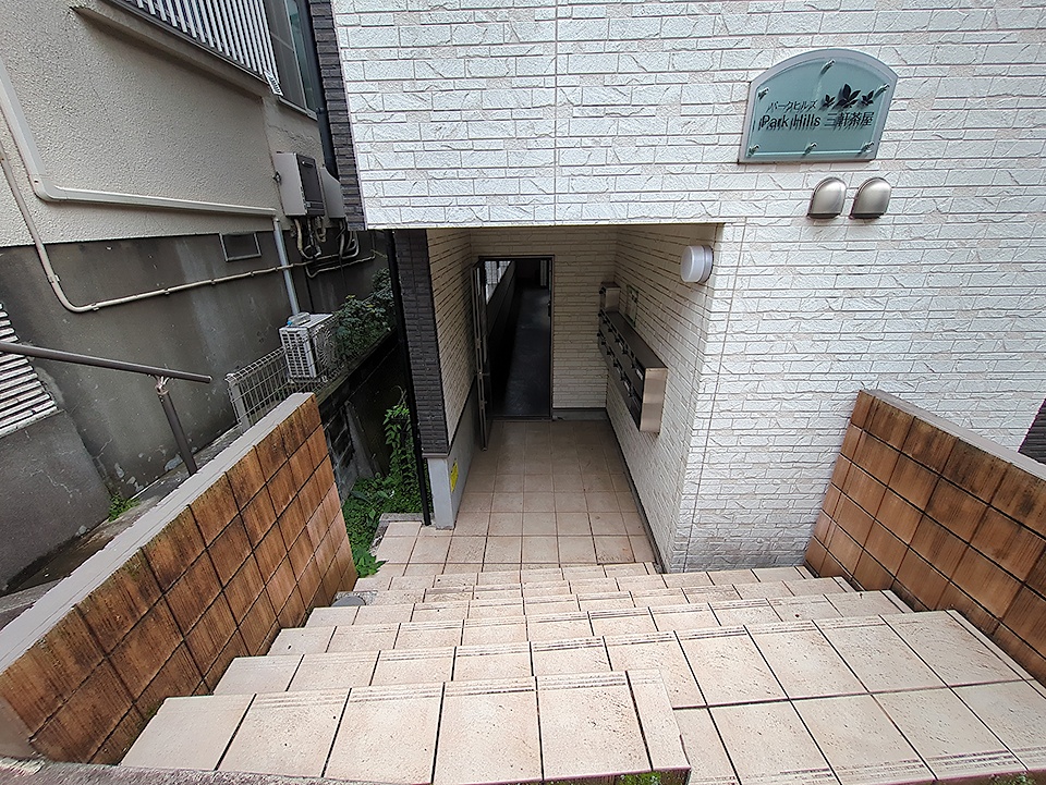 26/30 エントランス