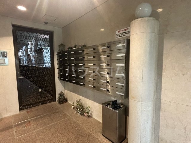 2/5 エントランス