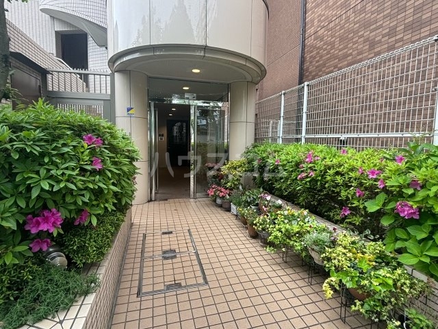 28/30 エントランス
