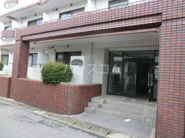 18/27 エントランス