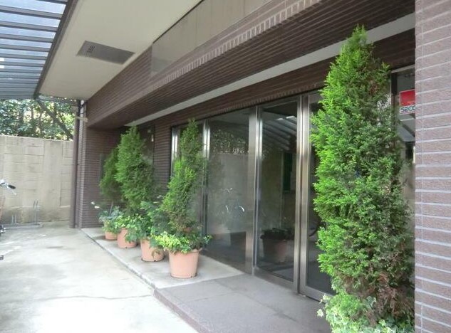 16/17 エントランス