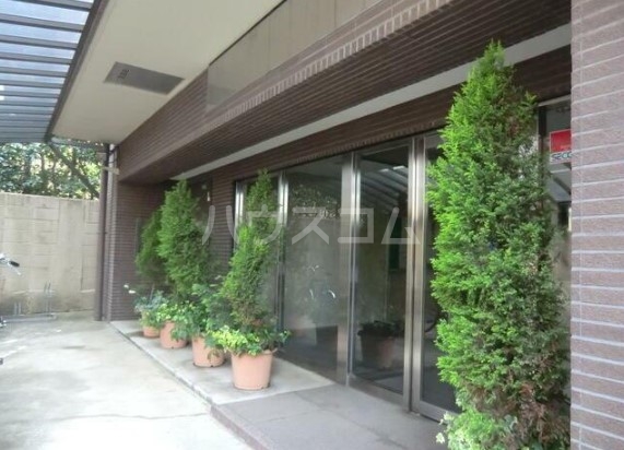 16/17 エントランス