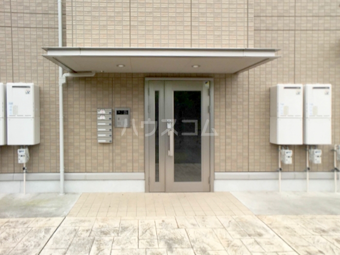 20/23 エントランス